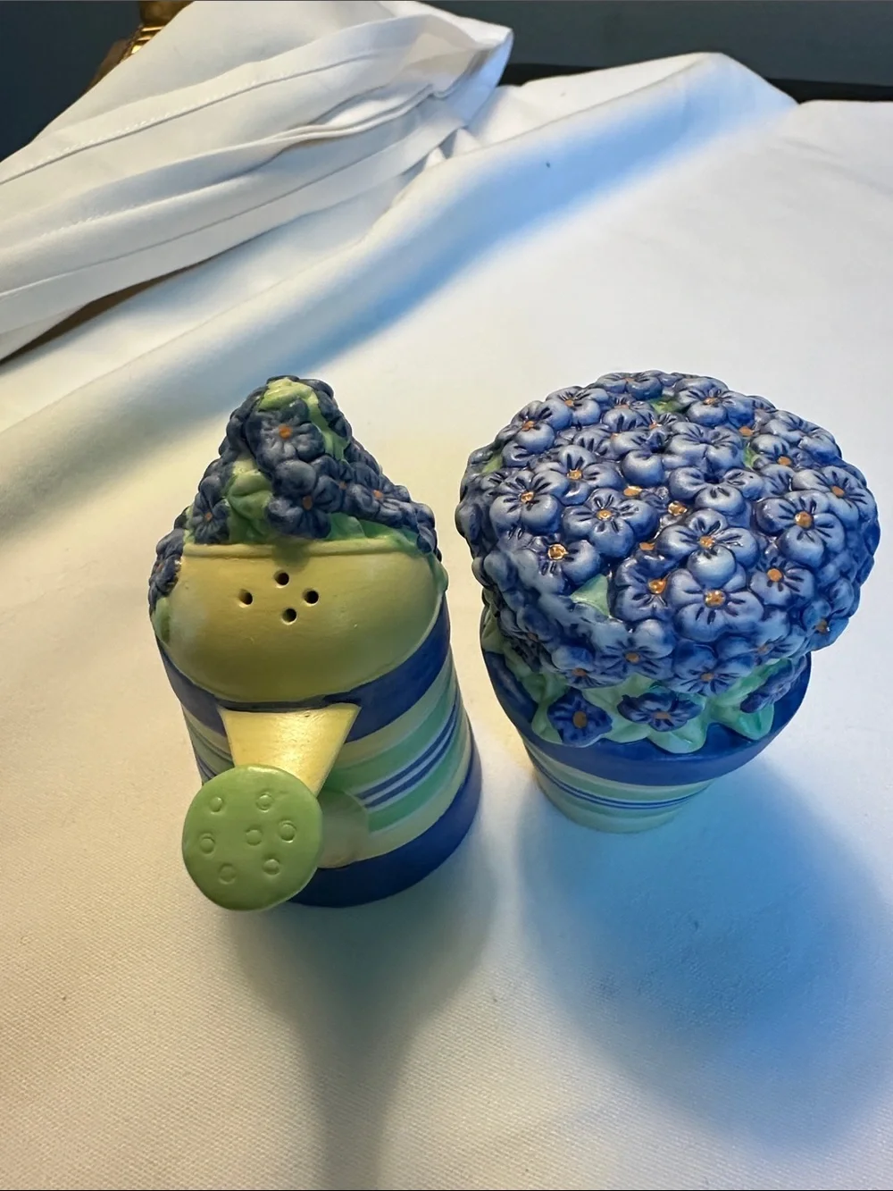 Summer Breeze Sculpture Salt 🧂 & Pepper set by Pfaltzgraff